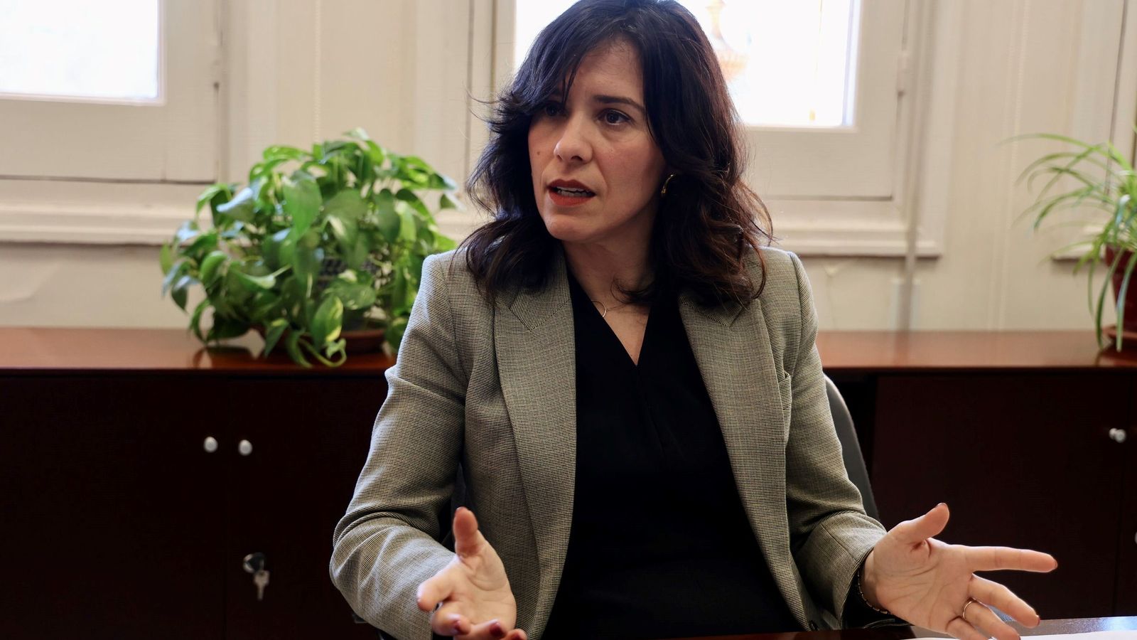 La presidenta de la CHG en las instalaciones del organismo en la Plaza de España.