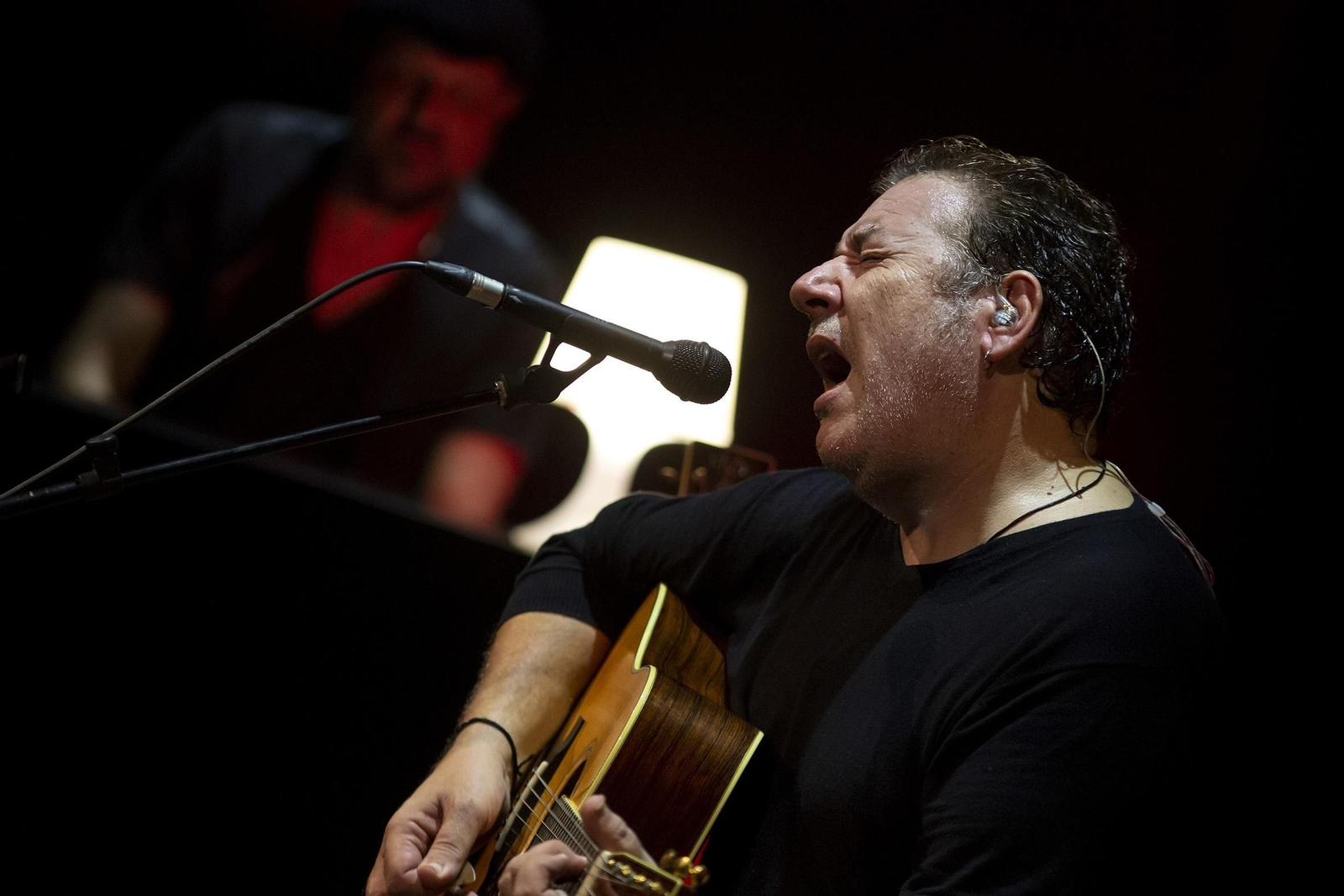 Carlos Goñi, en el concierto de Revólver en el Teatro Cervantes.