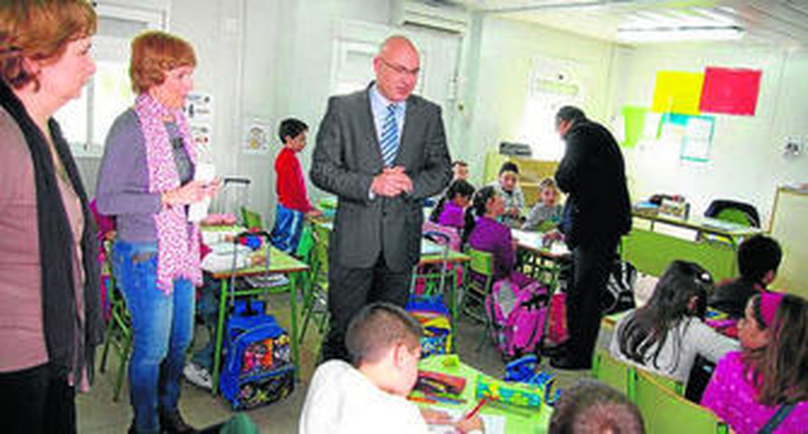 Escámez visitó ayer el colegio Cayetano Bolívar.