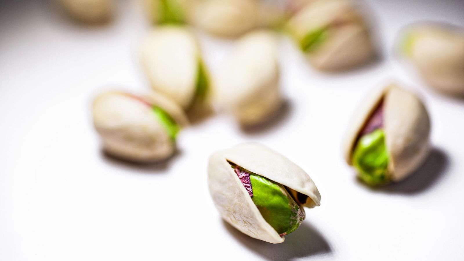 El consumo regular de raciones controladas de pistachos como aperitivo, puede disminuir el índice de masa corporal en dietas hipocalóricas.