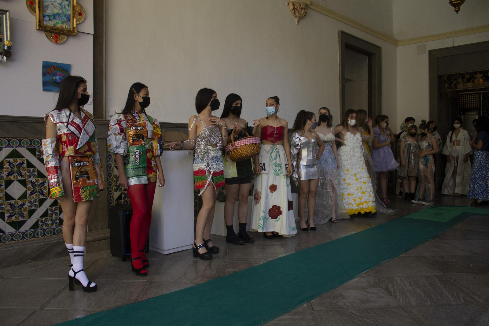 Fotos del desfile de ropa reciclada en Granada