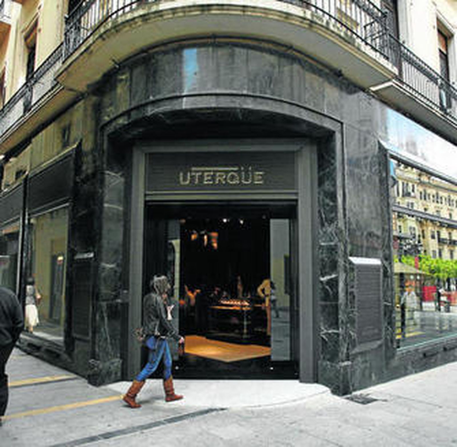 Fachada de Uterque, la cadena de accesorios y complementos del grupo Inditex.