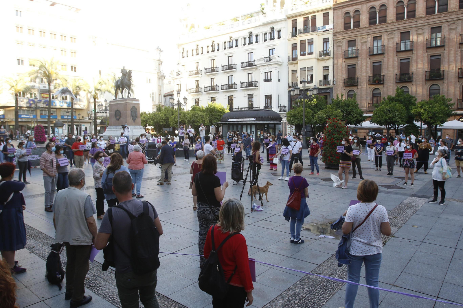 Las fotografías de la concentración en rechazo a la sentencia de La Manada de Pozoblanco en Córdoba