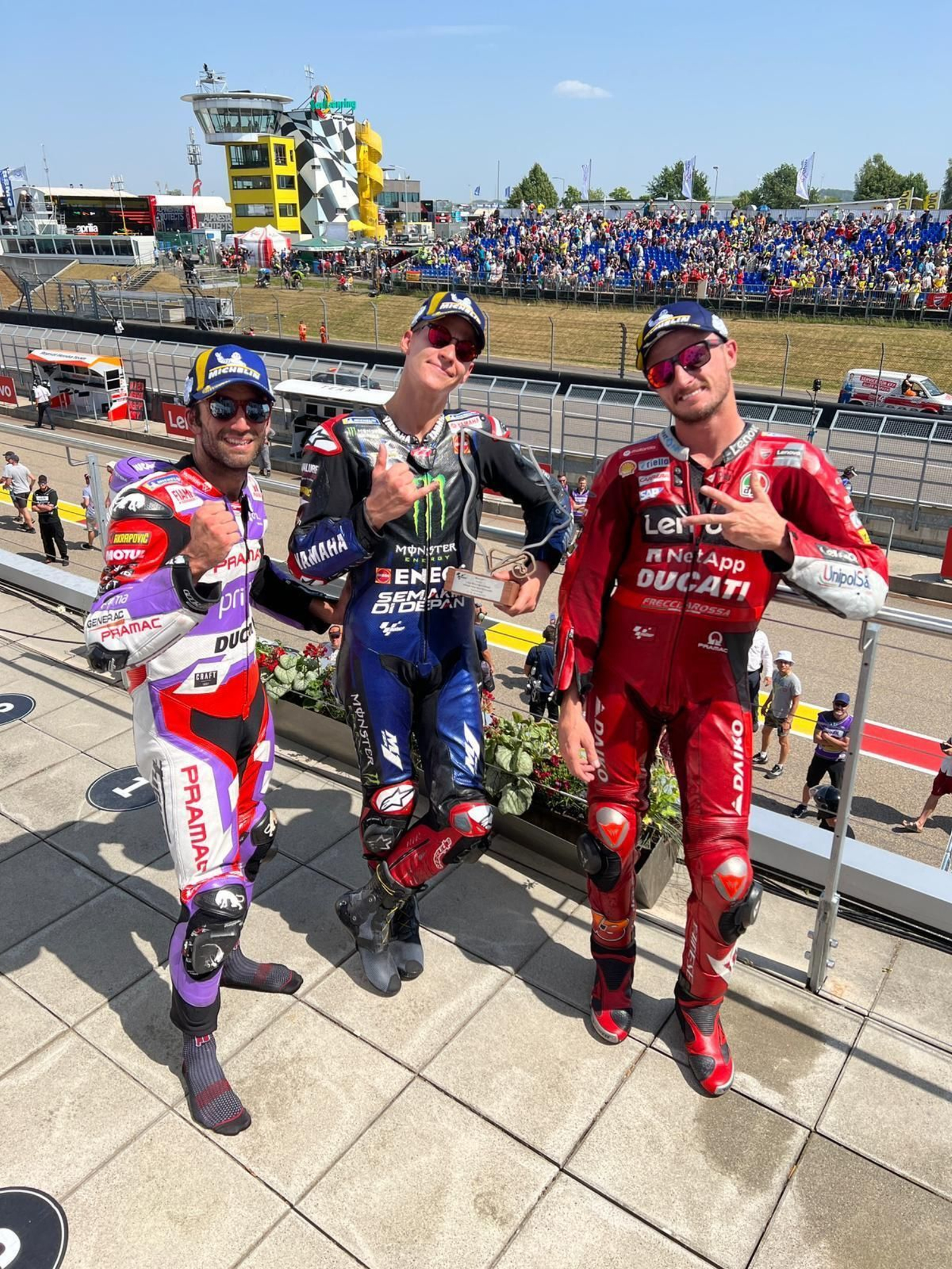 Quartararo, Zarco y Miller, sonrietes antes de subir al podio.