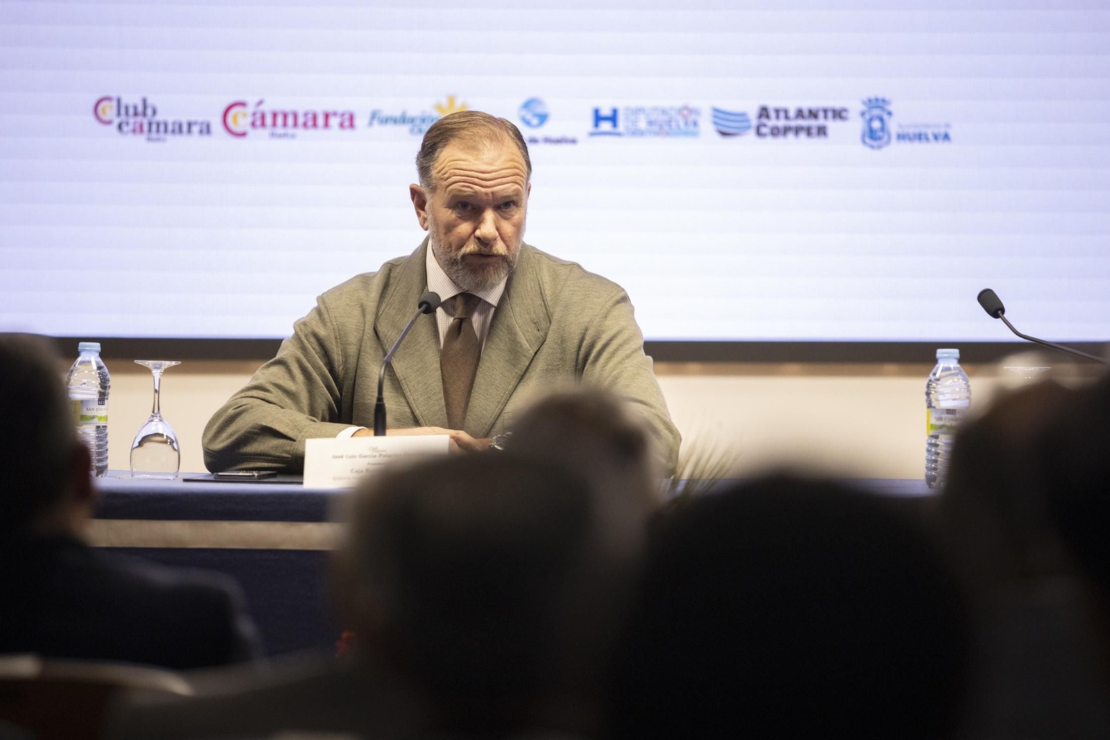 Imágenes de la conferencia de Ricardo Martínez Rico organizada por Club Cámara en la Fundación Caja Rural del Sur