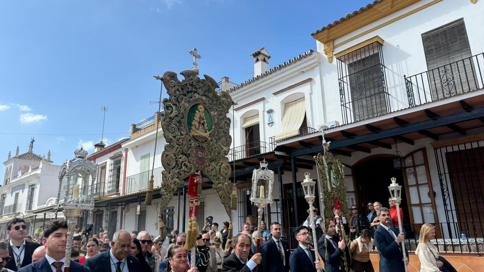 La Hermandad de Huelva en la aldea de El Rocío.