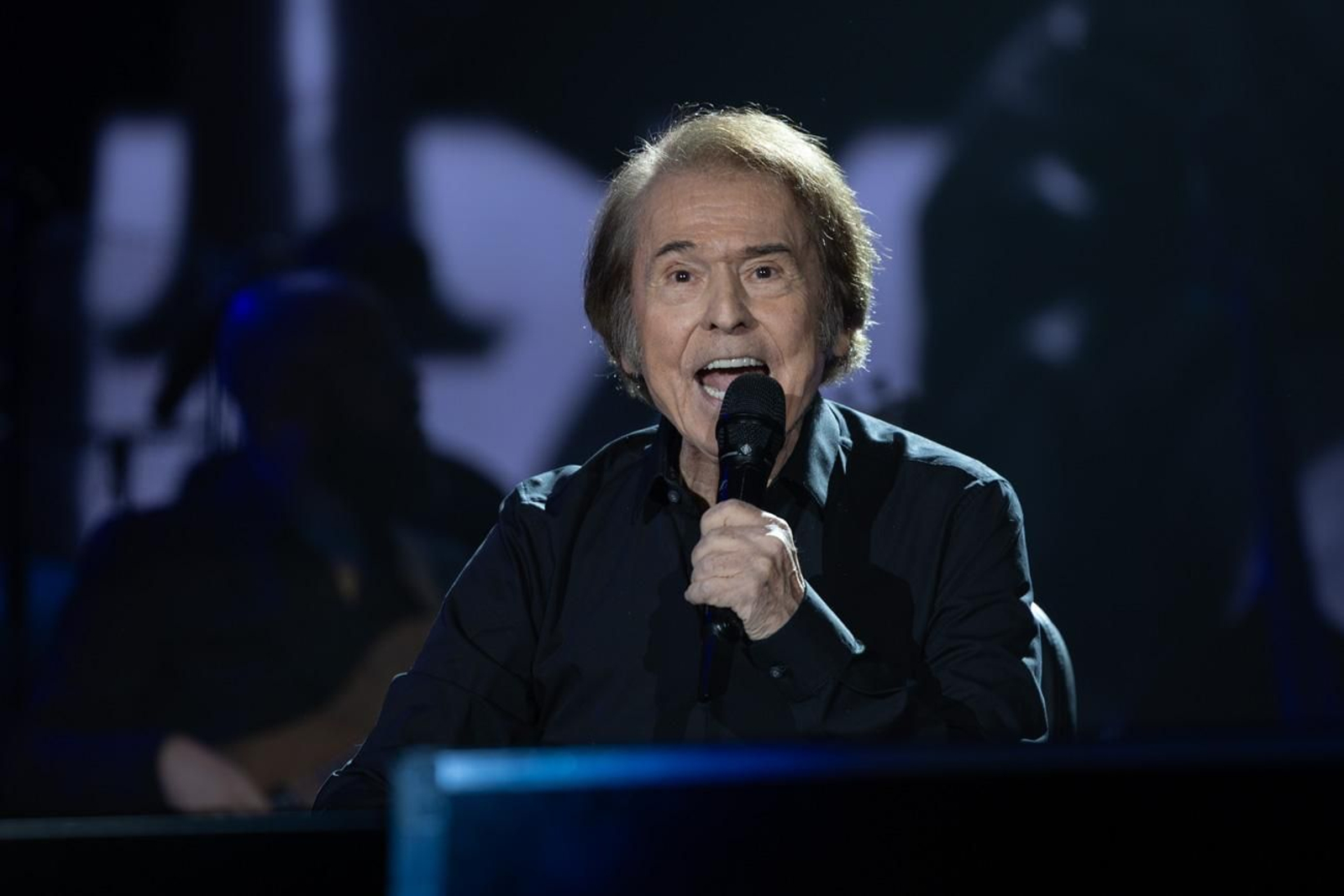 Así se disfruta en Jaén del concierto de Raphael, "Raphaelísimo"