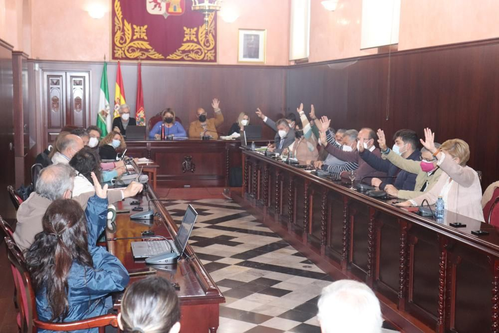 Votación del pleno extraordinario celebrado este lunes en Puerto Real