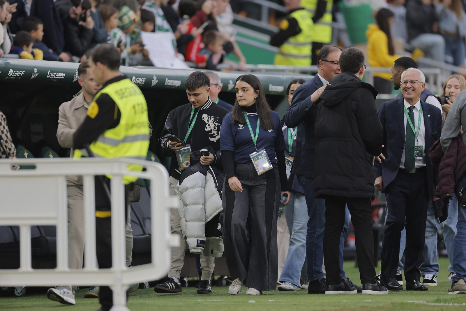 Búscate en las fotos del Betis - Barcelona