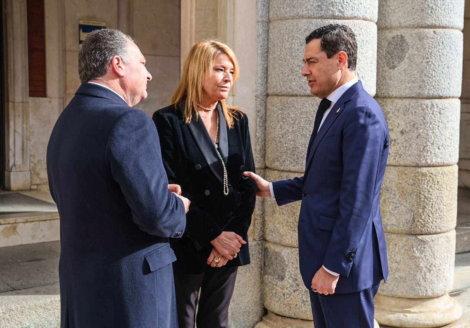 Fotografías del acto de declaración institucional en apoyo a las víctimas del accidente ferroviario de Adamuz y sus familias