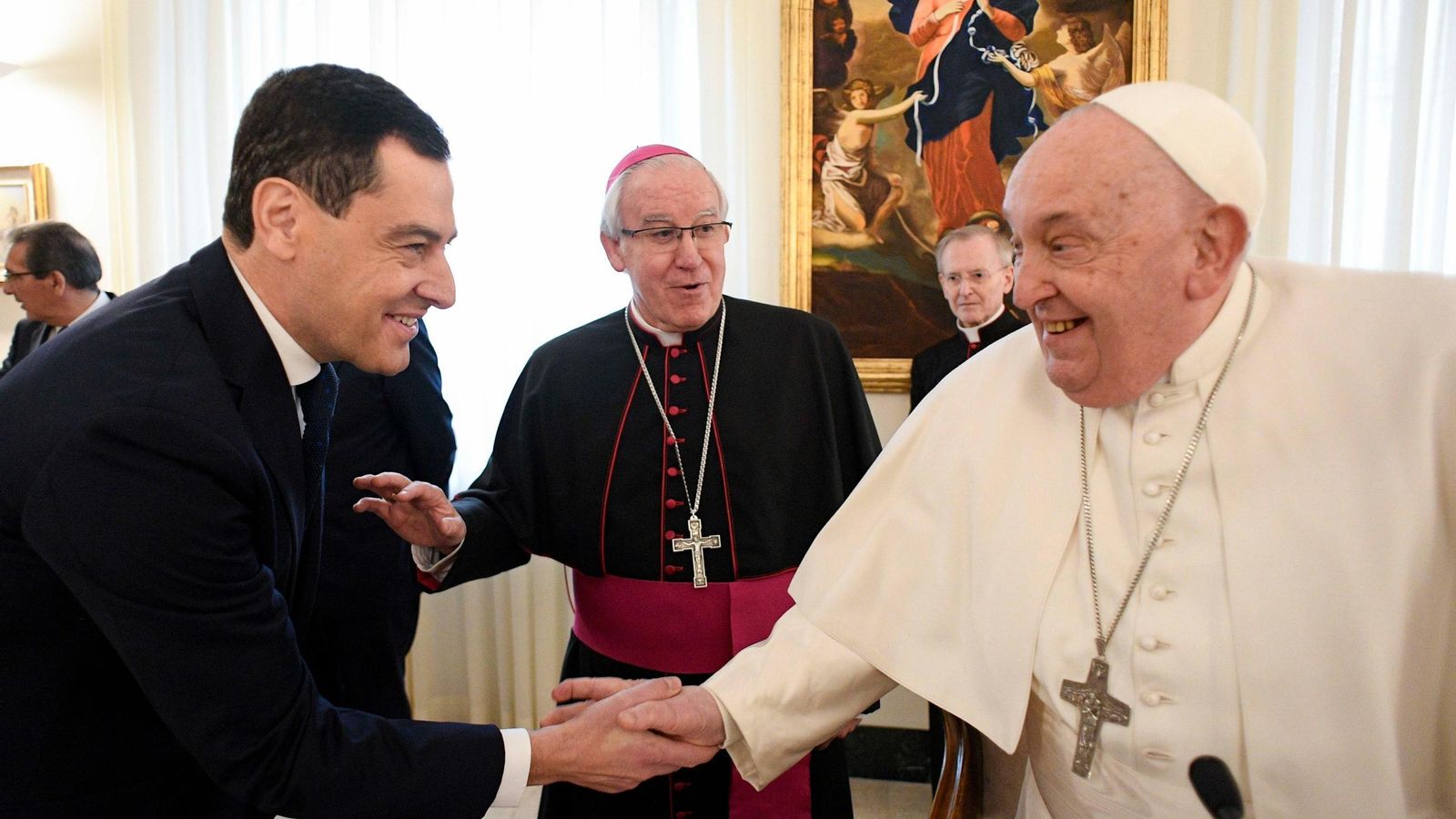 El presidente de la Junta, Juanma Moreno, durante la audiencia con el Papa Francisco en la Ciudad del Vaticano