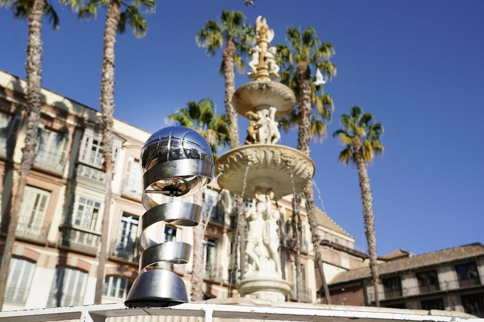 El trofeo de la Supercopa ACB se deja ver por Málaga