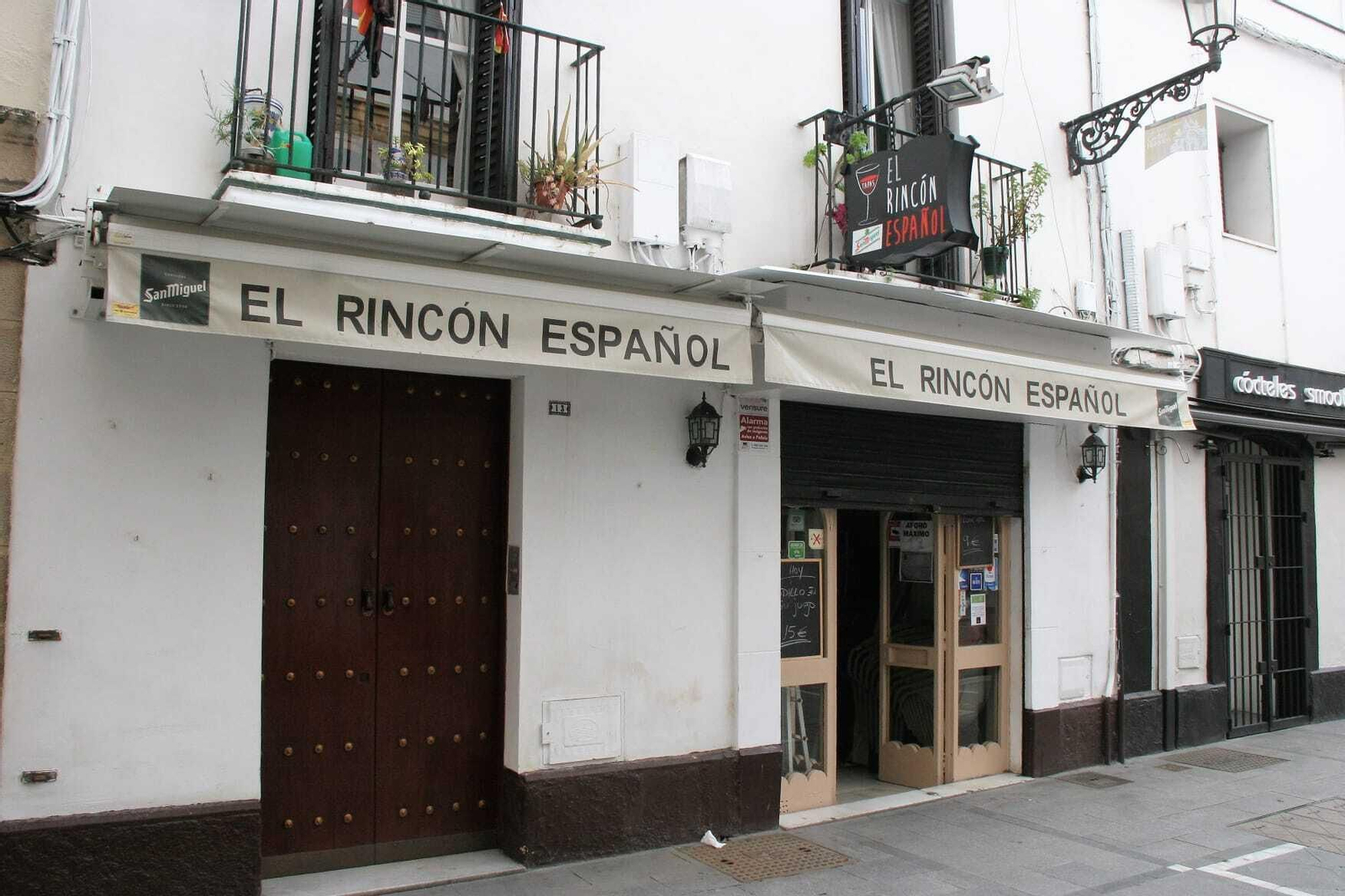 El bar El Rincón Español ha decidido cerrar hasta nuevo aviso. Lleva ocho años funcionando con éxito en la calle Misericordia.