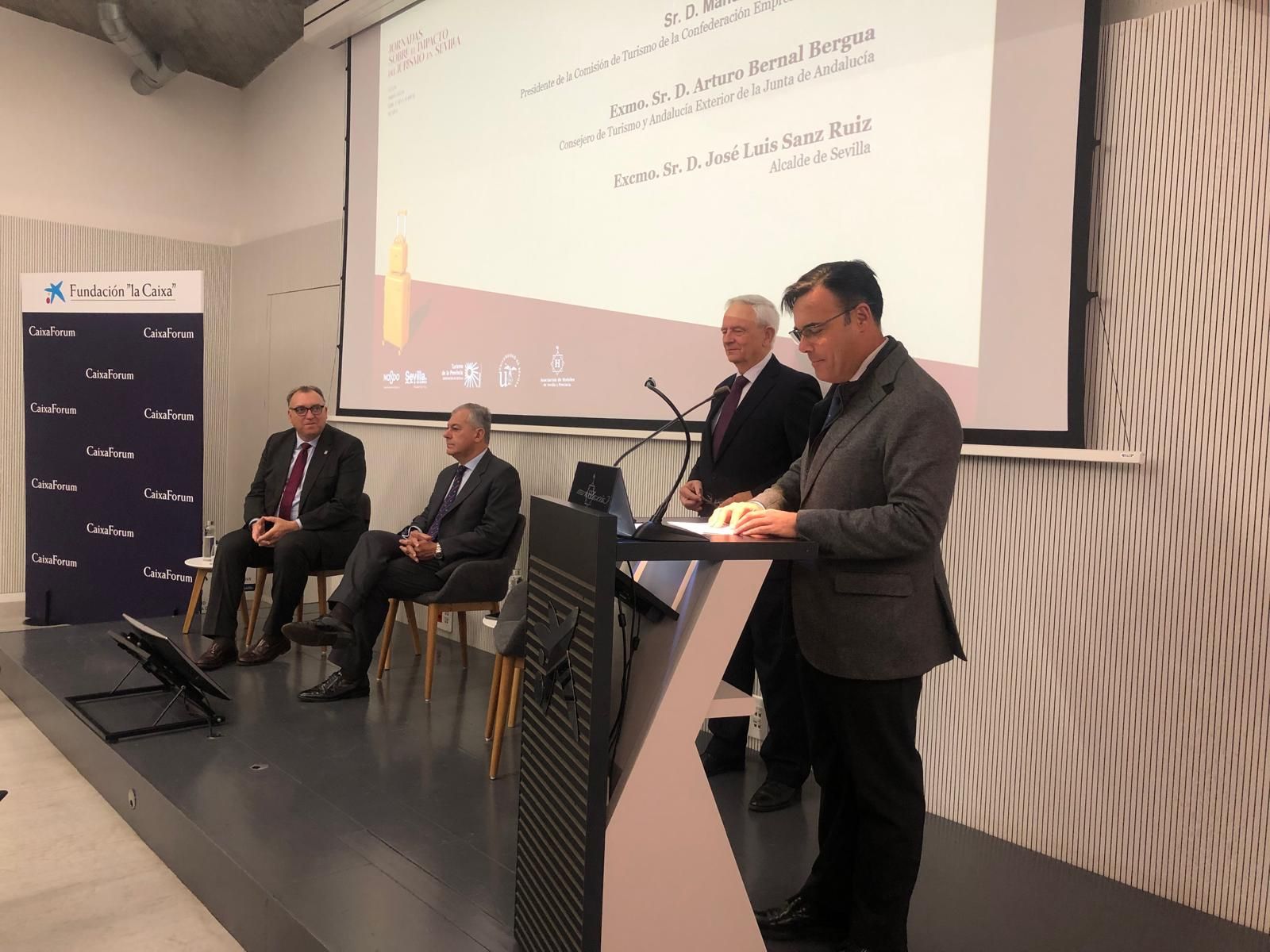 La inauguración estuvo a cargo de Manuel Cornax, Arturo Bernal y José Luis Sanz.