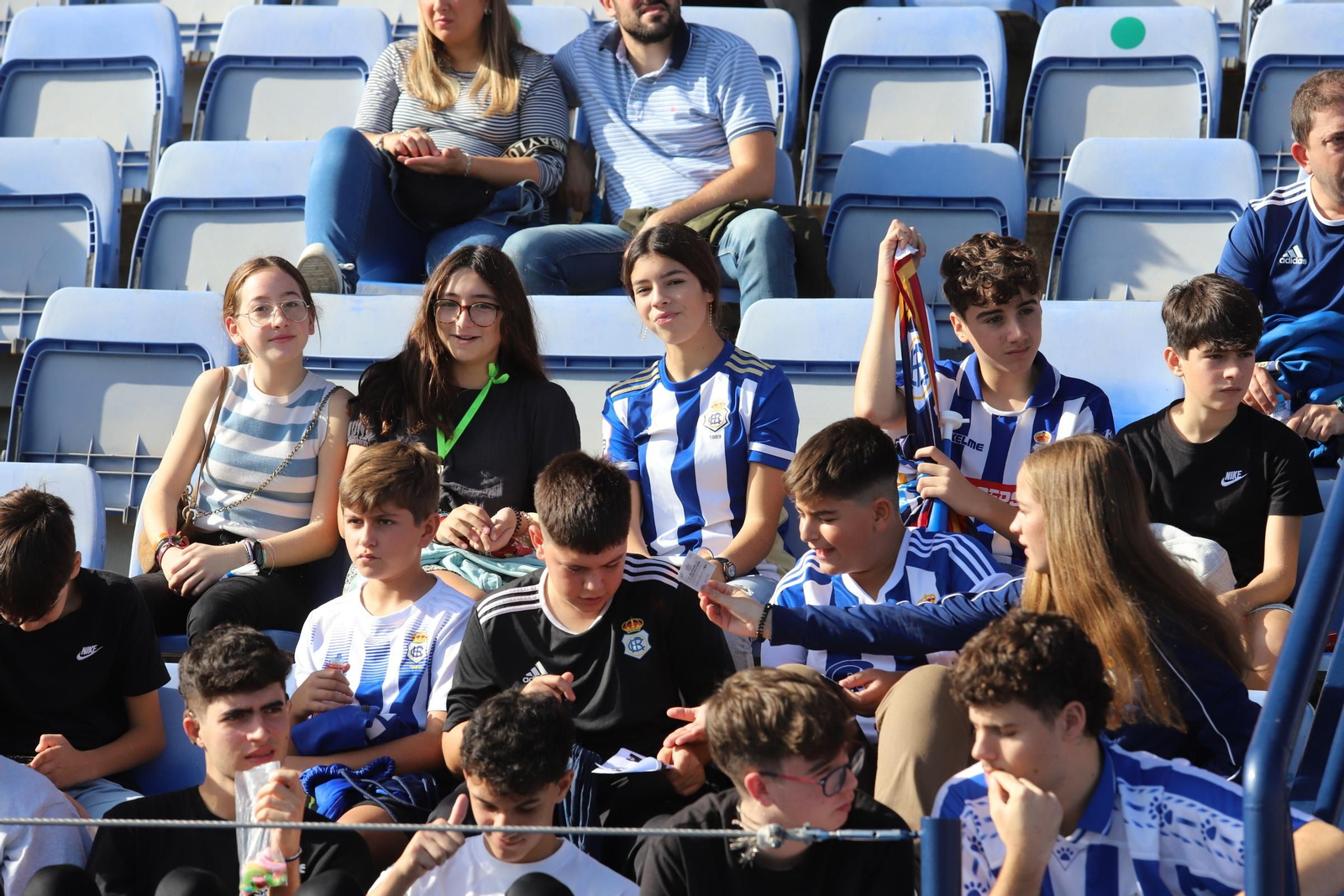 Imágenes del gran ambiente en el Nuevo Colombino para ver el  Recre-Burgos