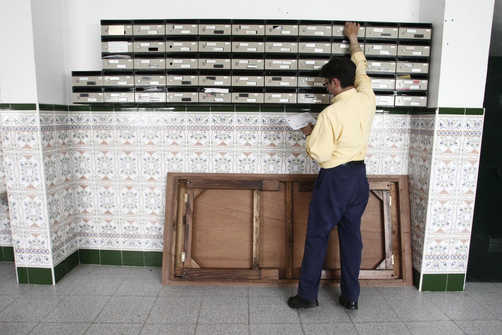 Los buzones de los vecinos de Chorrosquina en la sede de la AVV de El Cobre.