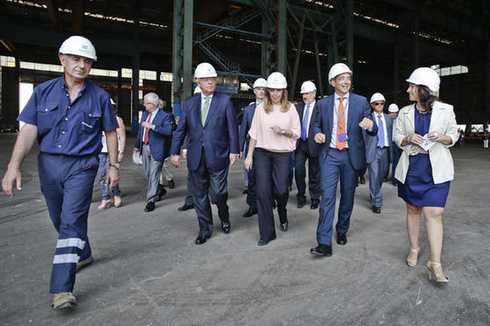 La presidenta de la Junta, en la factoría de Cádiz.

Foto: Julio González