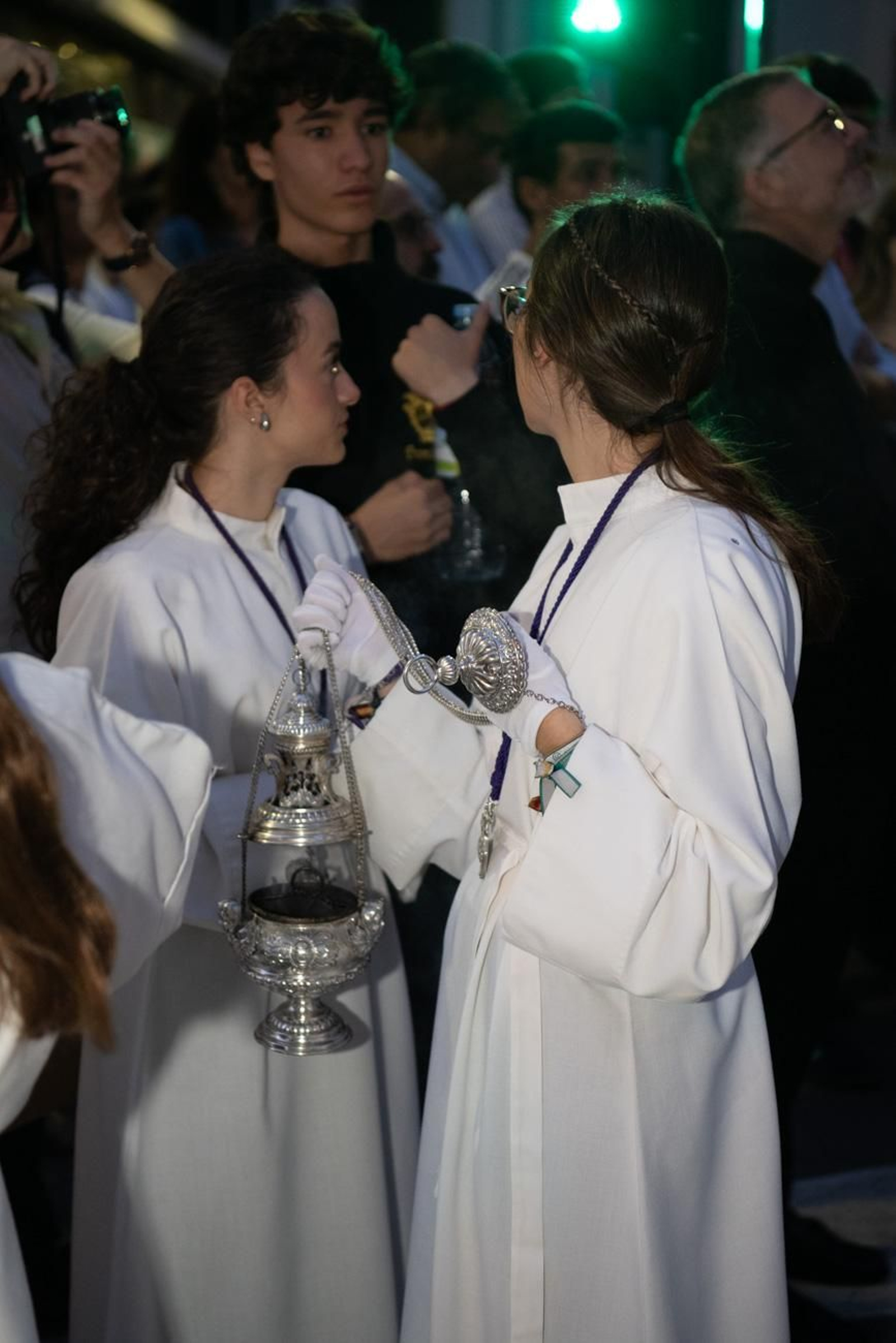 Una marea de devoción inunda Jaén al paso de la Magna, en imágenes