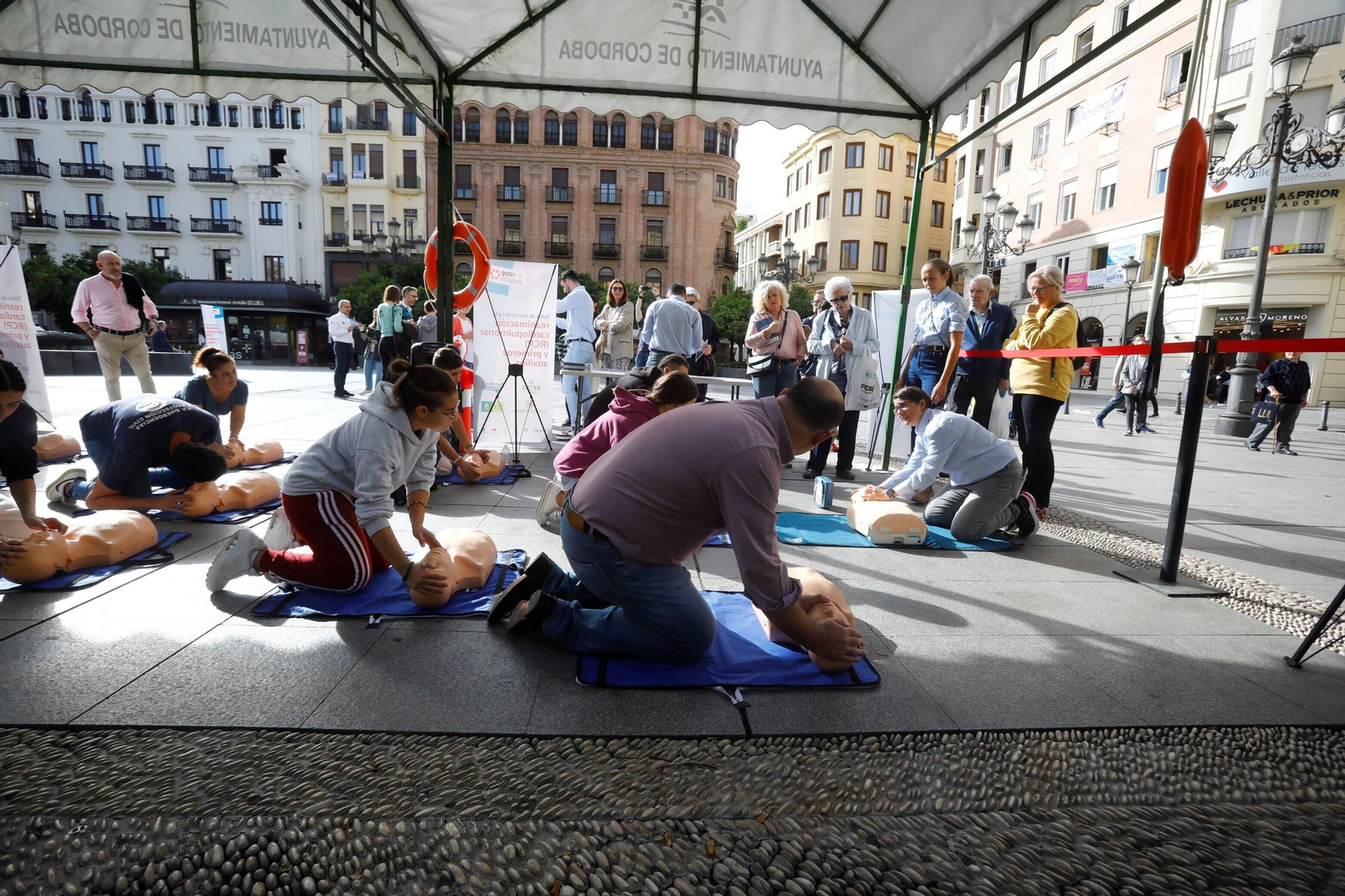 Las imágenes del taller de primeros auxilios y reanimación cardiopulmonar en Las Tendillas