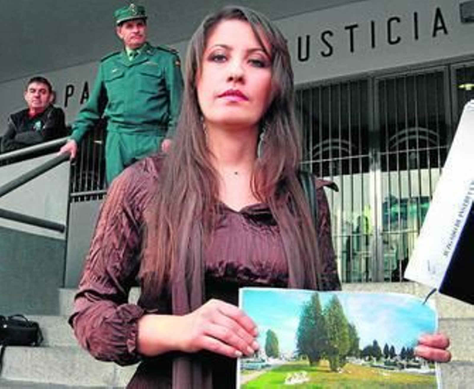 Esperanza Ornedo, presidenta de la asociación, ante la Audiencia Provincial.