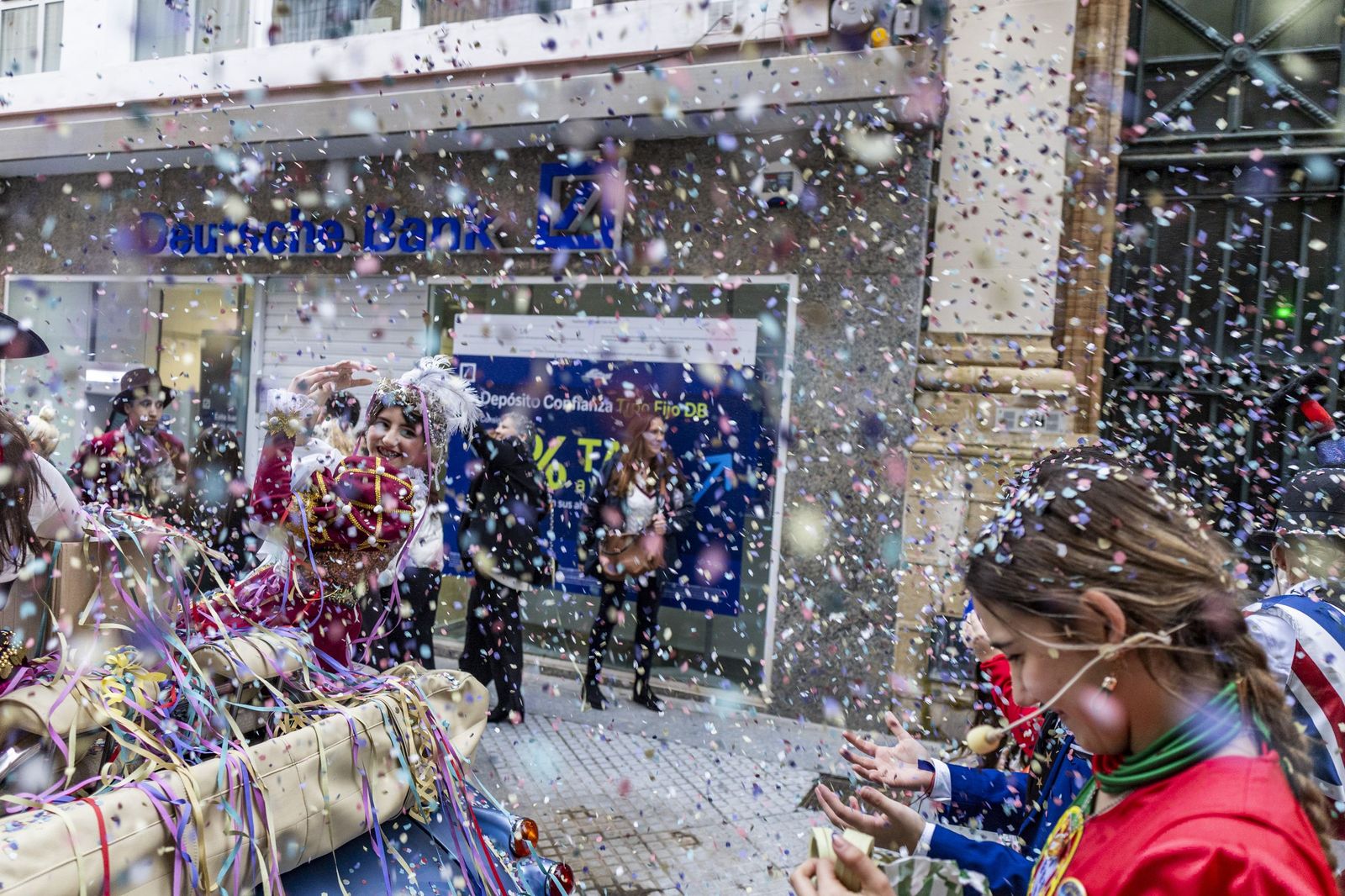 El Carnaval en la calle calienta motores: pregón infantil y concierto en San Antonio
