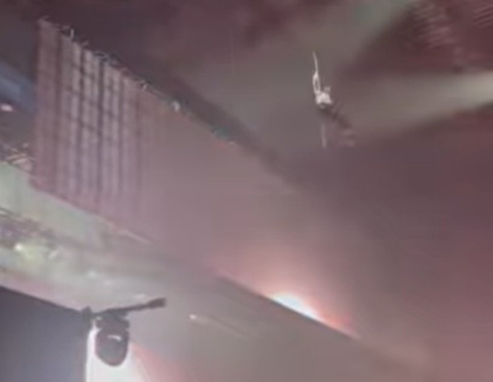 Momento de la caída del rapero Delaossa