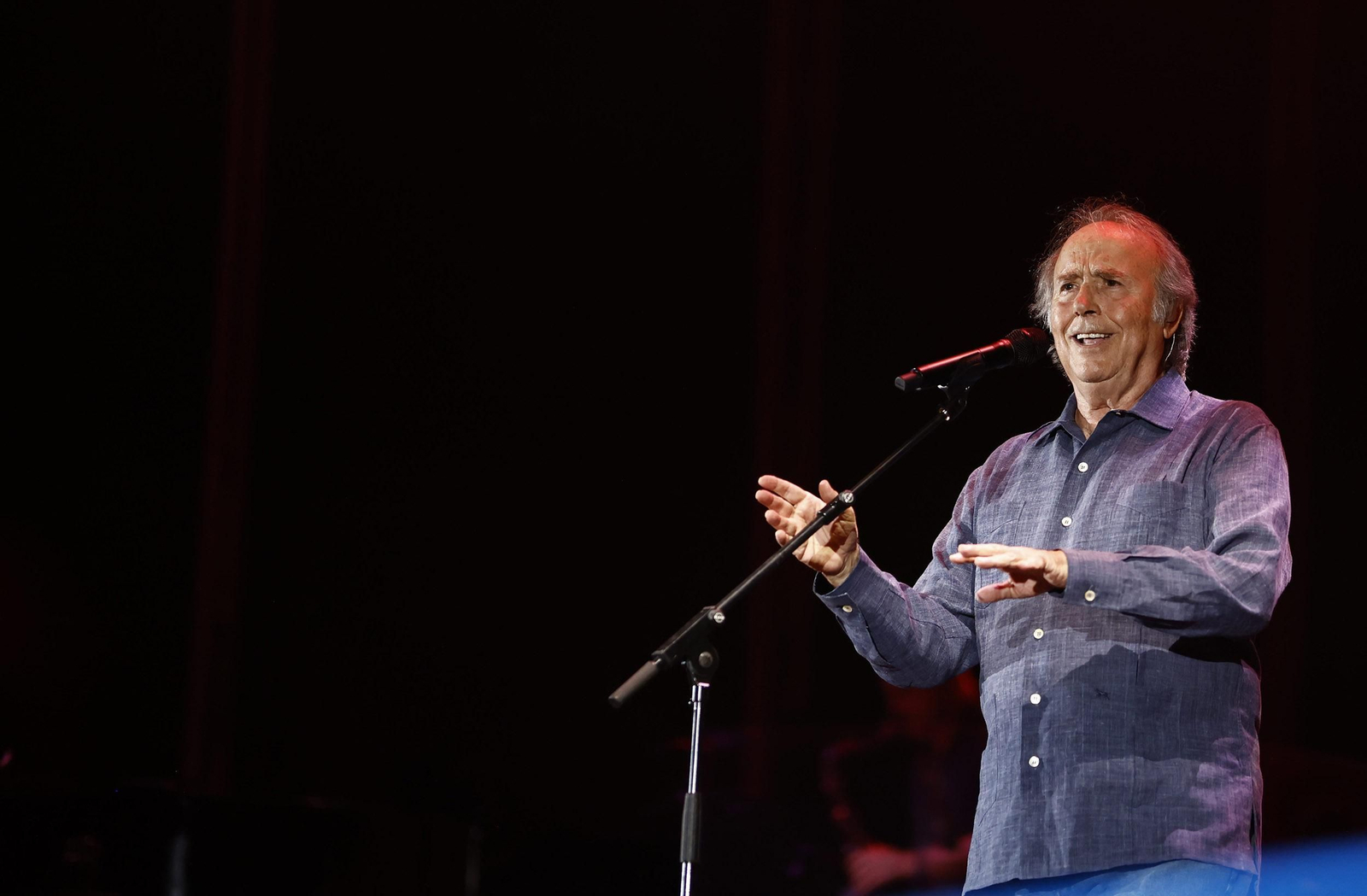 Las imágenes del concierto de Joan Manuel Serrat en Sevilla
