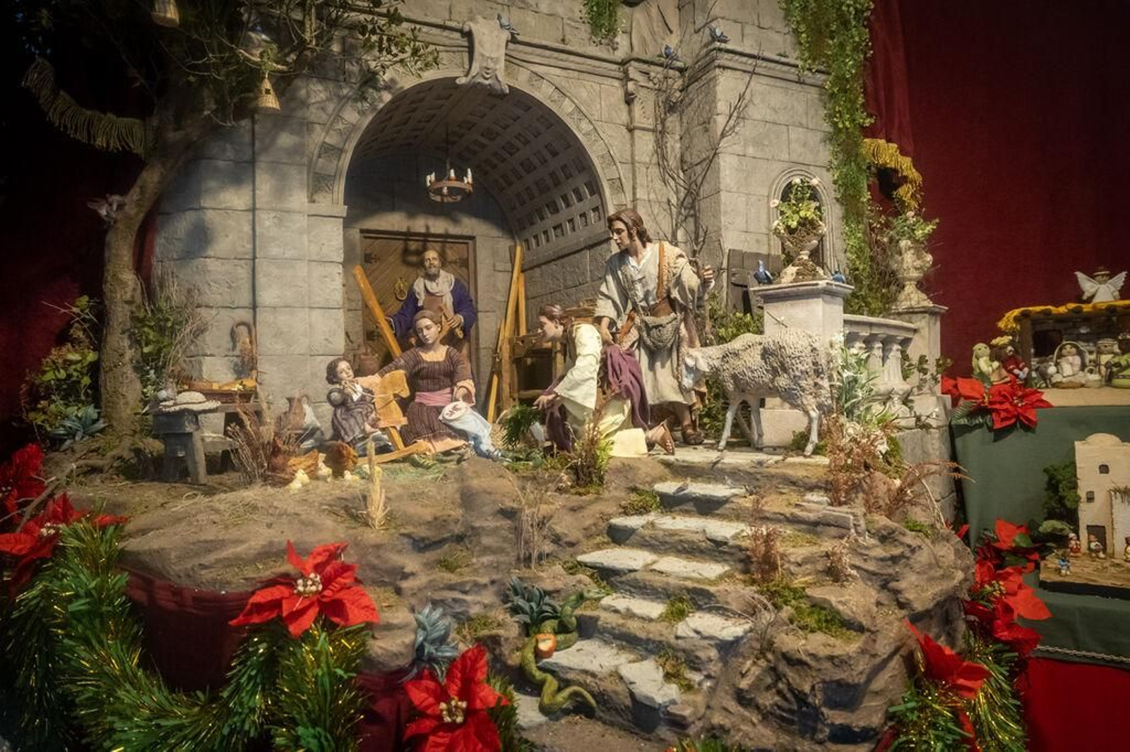 Tercer premio de Nacimientos Artísticos:  Gonzalo Carrillo Vázquez, en avenida Guadalquivir, 14 (escaparate), en laborables de 18.00 a 21.00 y festivos de 18.00 a 21.00particulares: