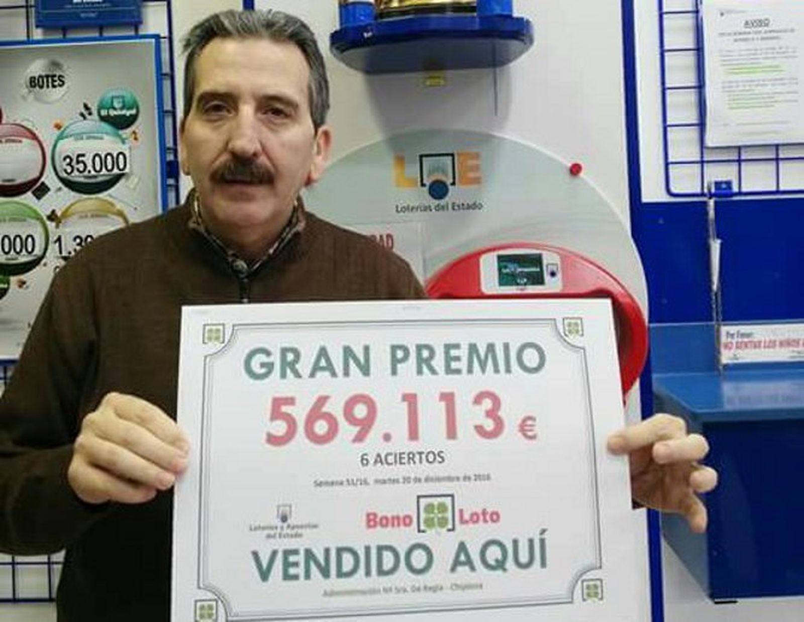 Juan Carlos Aparcero, titular de la administración de loterías de Chipiona.