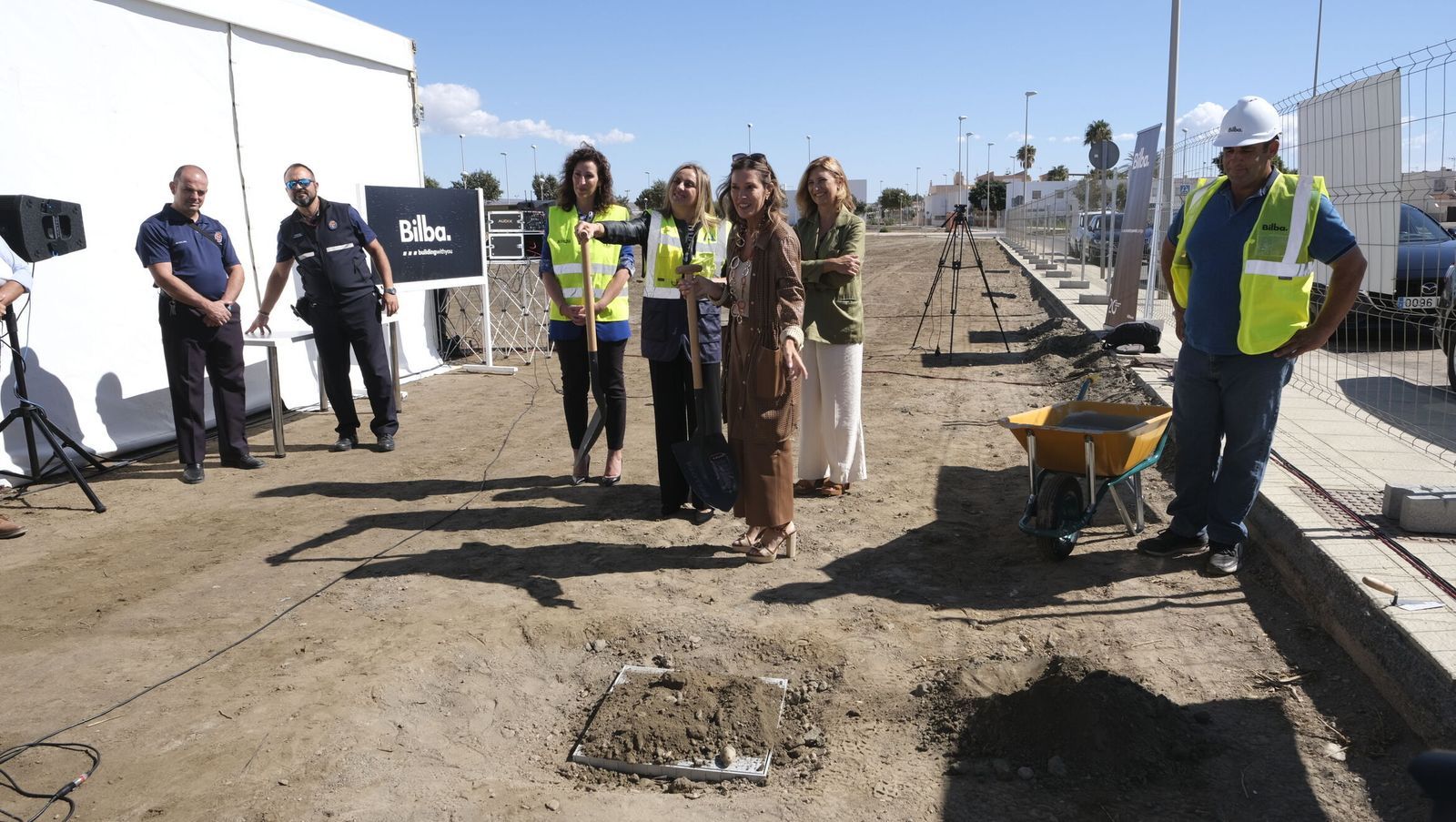 Martínez Labella, junto a Carazo y Vázquez, en la primera piedra de la VPO de Costacabana