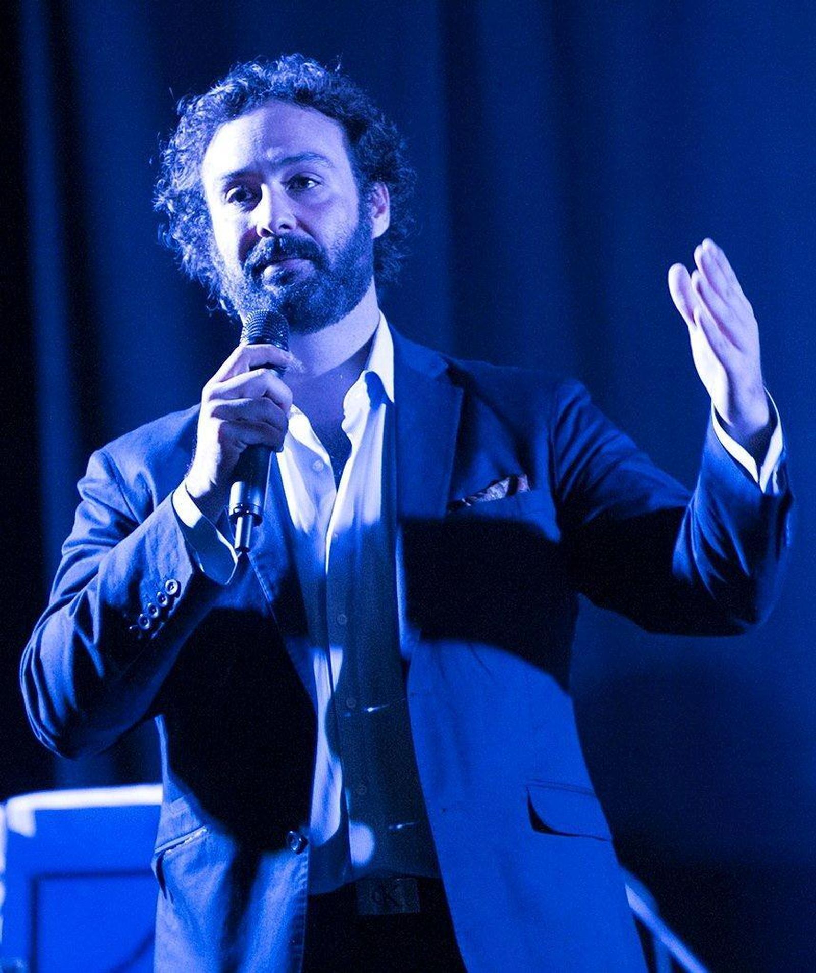 Alejandro Vega inaugura el ciclo de conciertos solidarios en la Fundación Valentín de Madariaga.