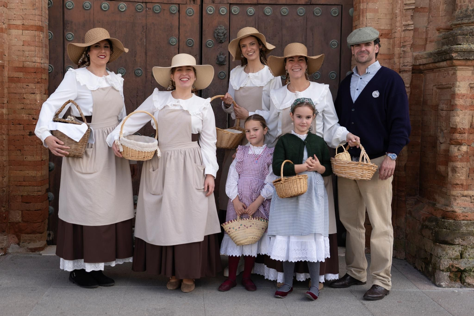 Así se disfrazaron los moguereños para la Feria de Época 1900 de Moguer