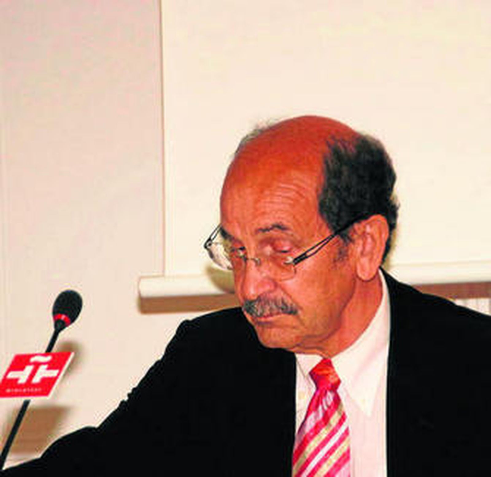 Imagen de Emilio Casares, ayer en el Cervantes de Gibraltar.