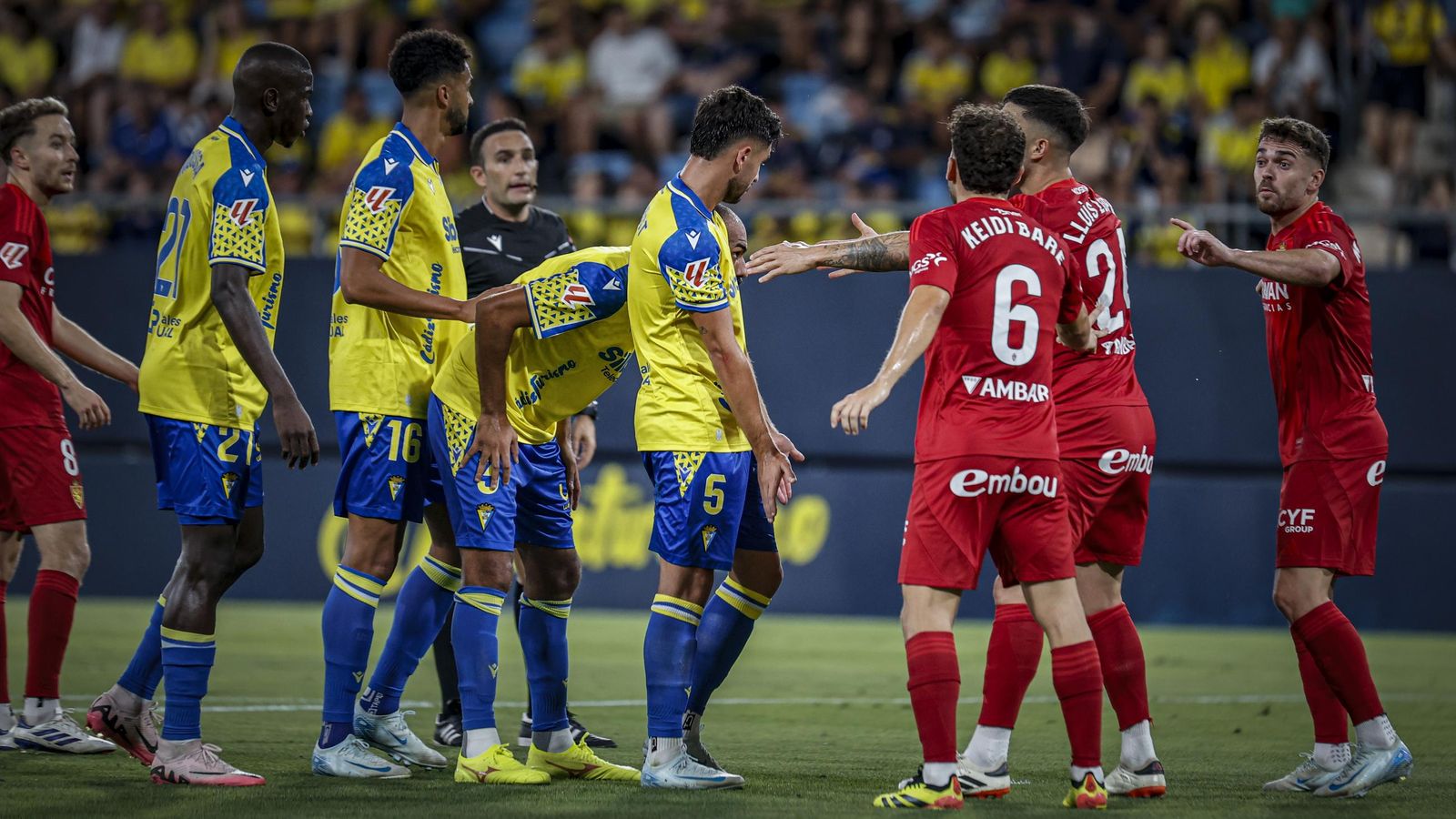 Búscate entre las fotos del partido de fútbol entre Cádiz CF y Real Zaragoza