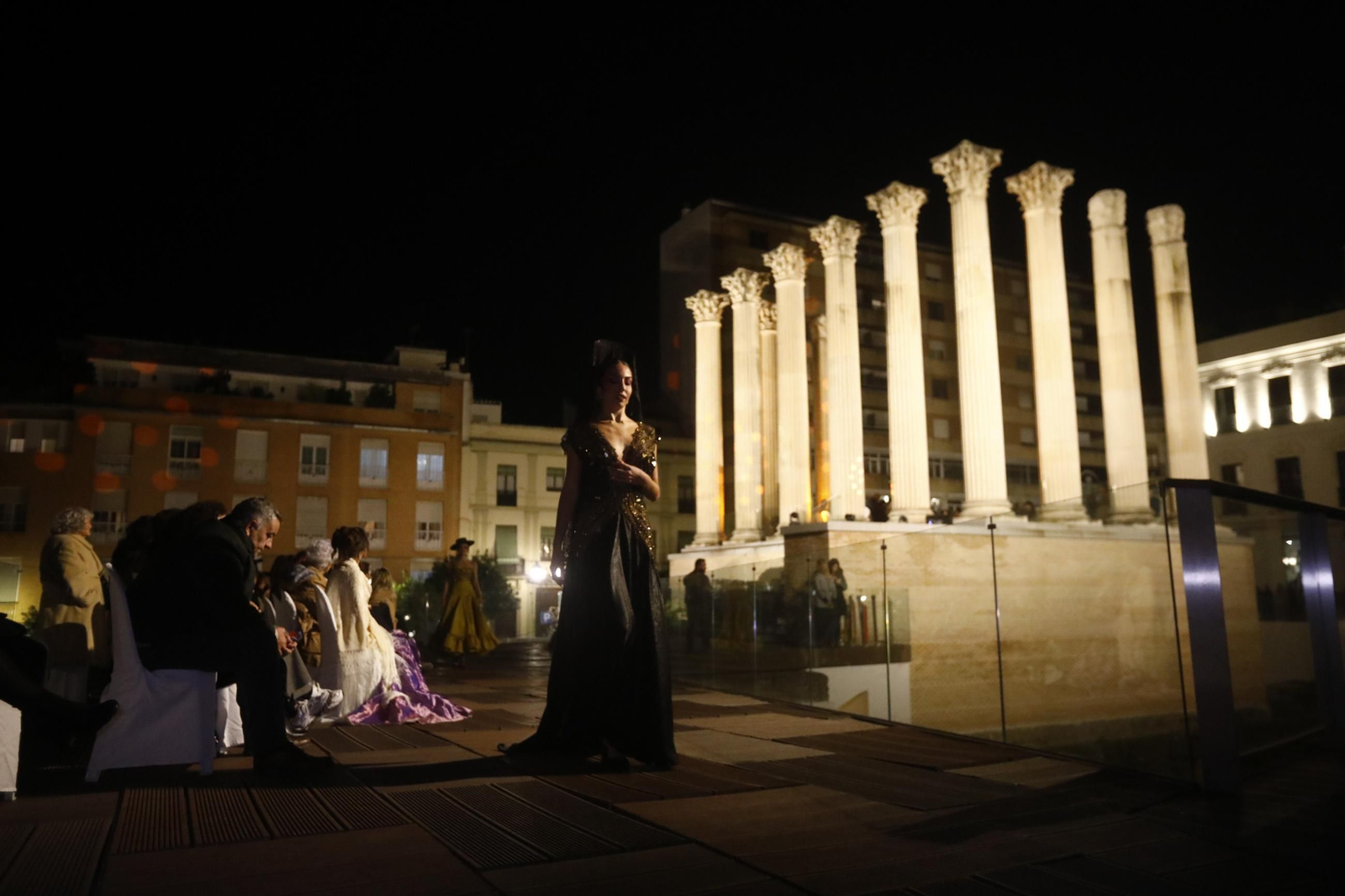 Las mejores imágenes del desfile de Mancini en el Templo Romano de Córdoba
