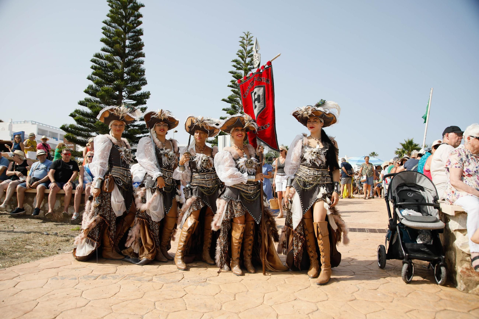 La carrera de cintas y la exhibición de caballos de los Moros y Cristianos de Mojácar, en imágenes