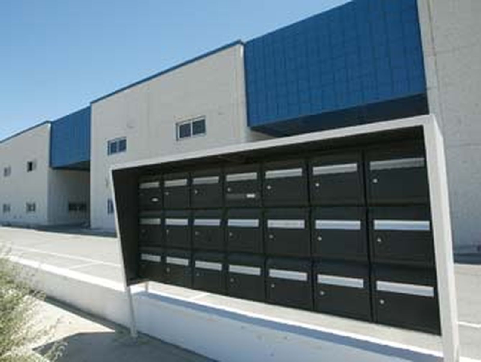 800 empresas de polígonos de la Bahía dejarán de recibir correo en sus naves