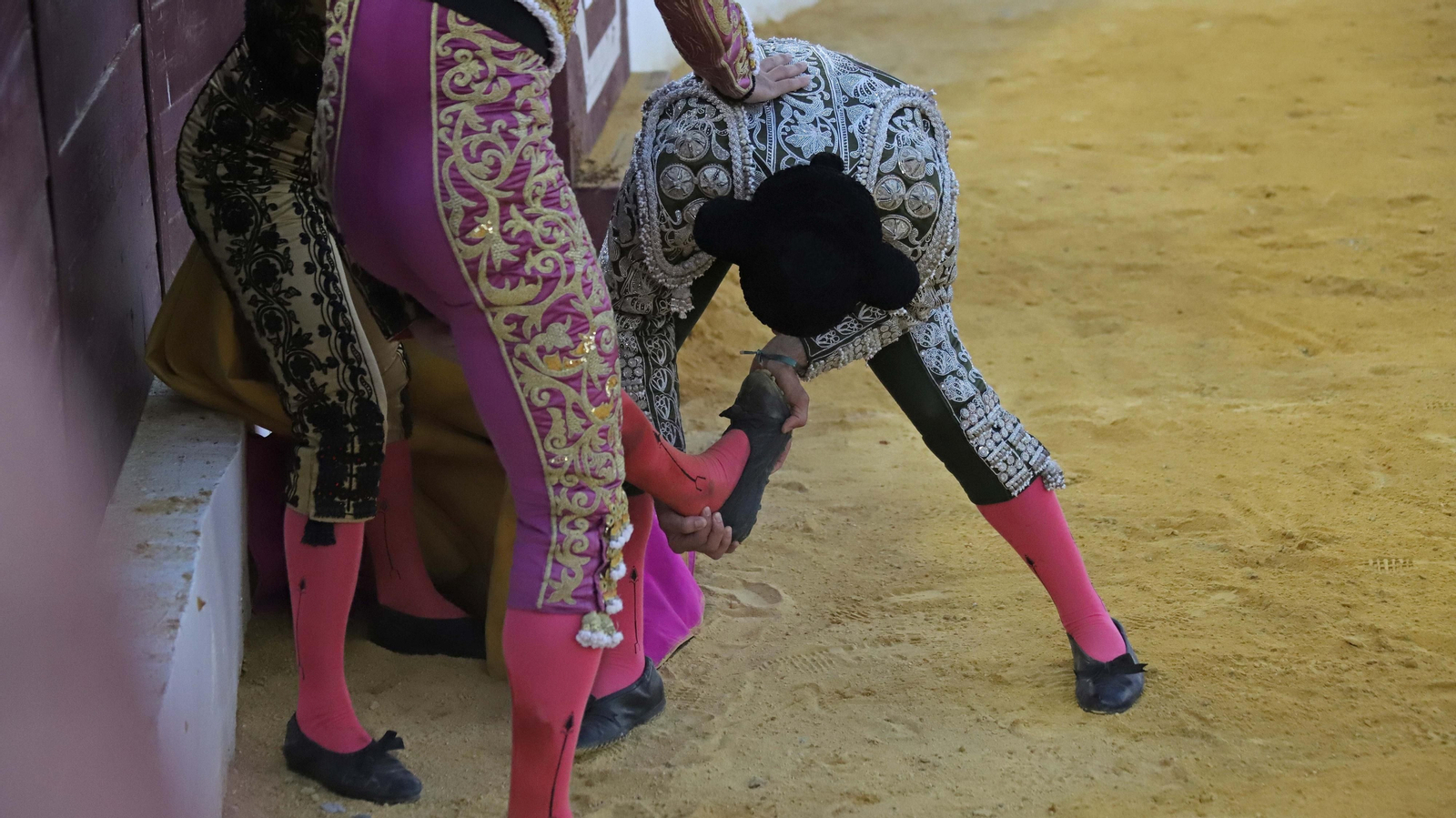 Fotos de la corrida del viernes de la Feria de La Línea: Curro Díaz, Manuel Escribano y David Galván