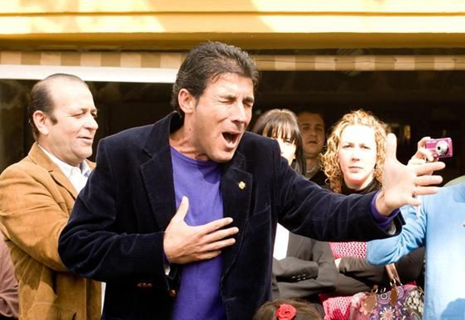 Rezo hecho cante. Alberto Sánchez, ‘El Almendro’, hizo saeta sus oraciones al paso del Señor de la Paz por La Constancia.

Foto: Juan Carlos Toro