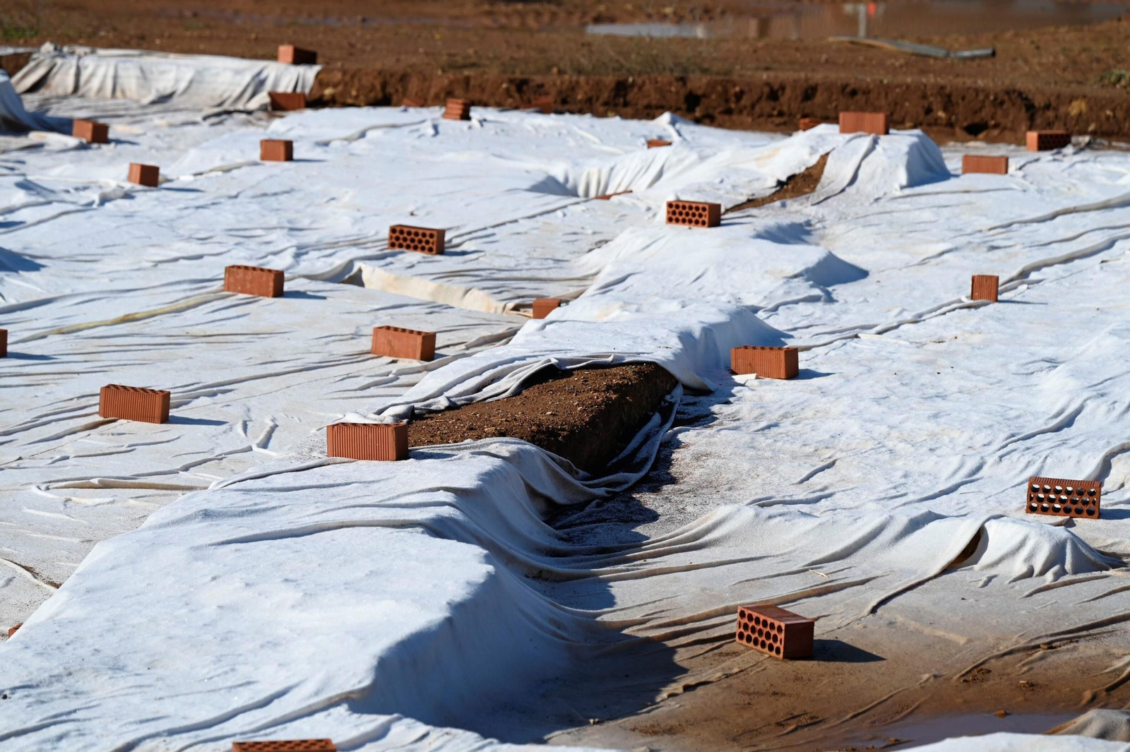 Los restos arqueológicos de la Ronda Norte tapados.
