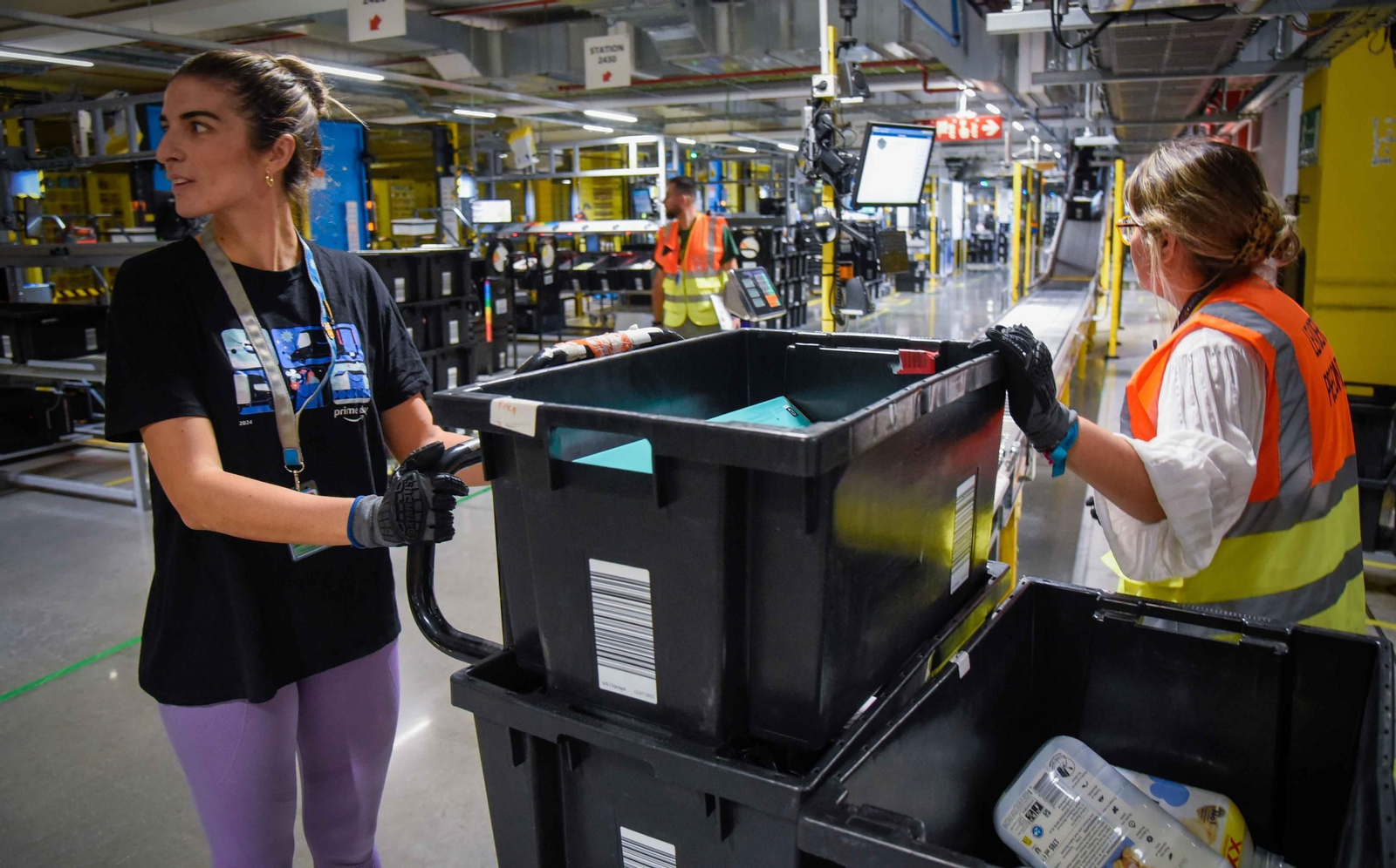 Quinto aniversario del centro de Amazon en Dos Hermanas
