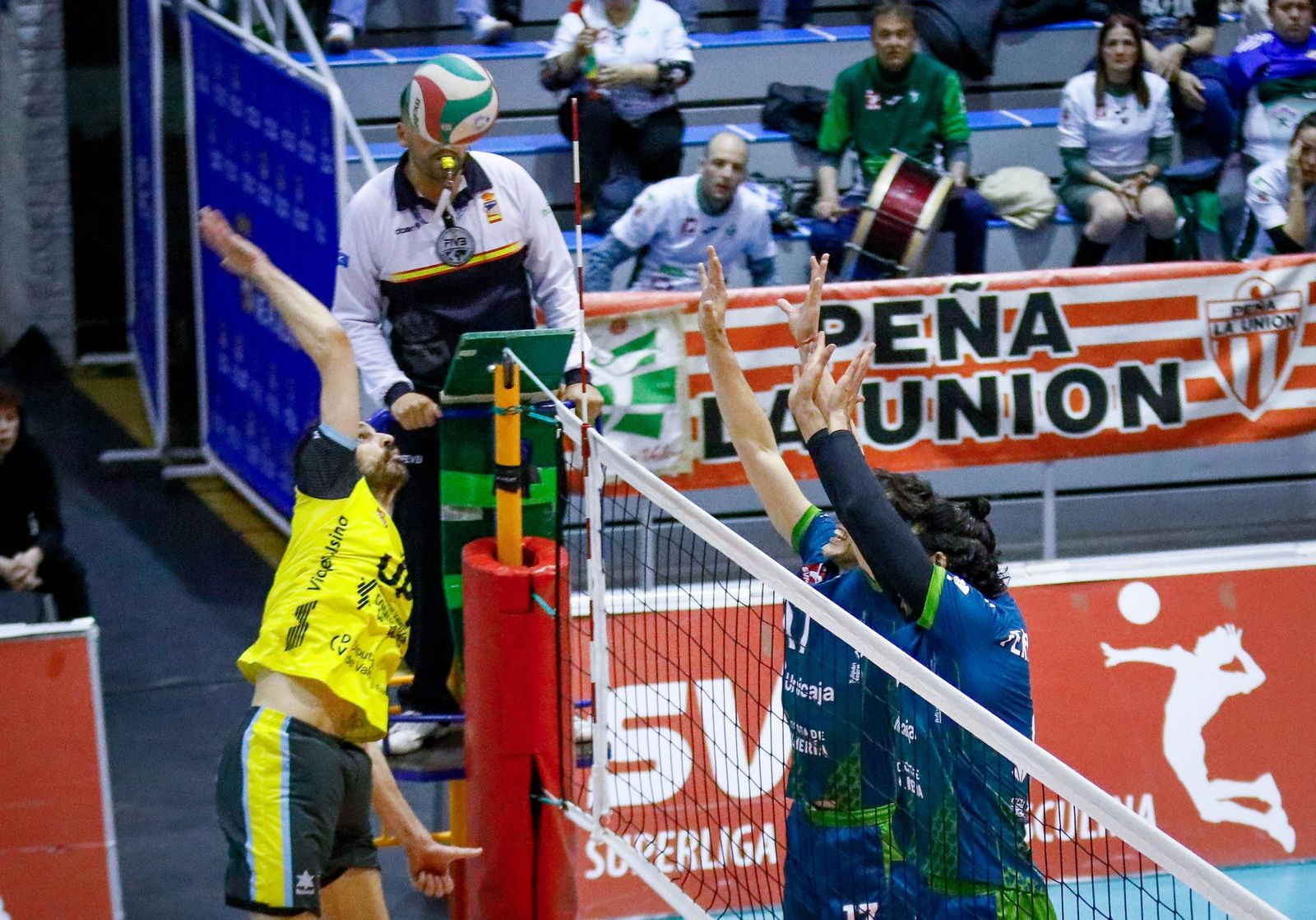 Las imágenes del Unicaja Costa de Almería-Leleman Conqueridor, primer partido del play off por el título de Superliga en Almería