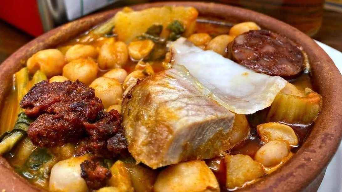 La taberna en pleno centro de Sevilla especializada en vinos que acompaña de guisos caseros y chacinas: "¡Sin palabras!"