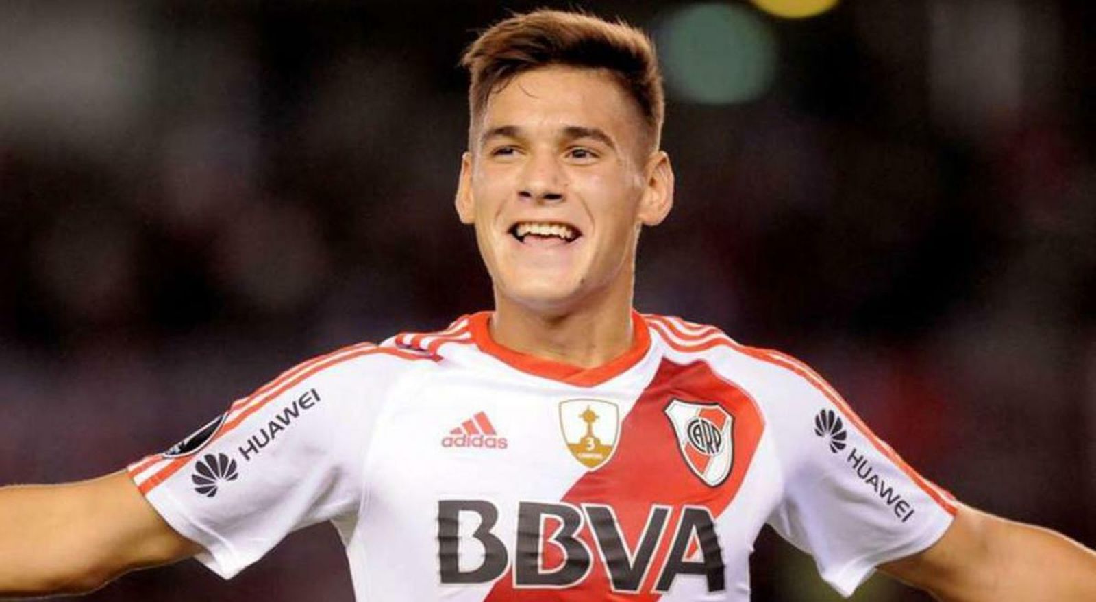Martínez Quarta celebra un gol con River Plate.