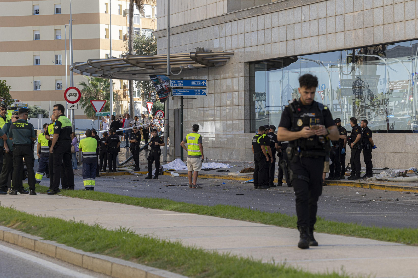 Las imágenes del accidente de autobús que ha conmocionado a Cádiz