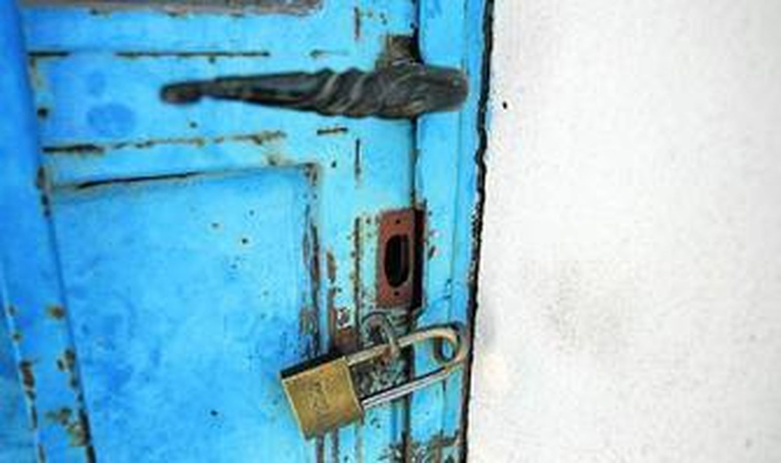 El Ayuntamiento echó el candado en el mes de abril al Mercado de El Alquián.