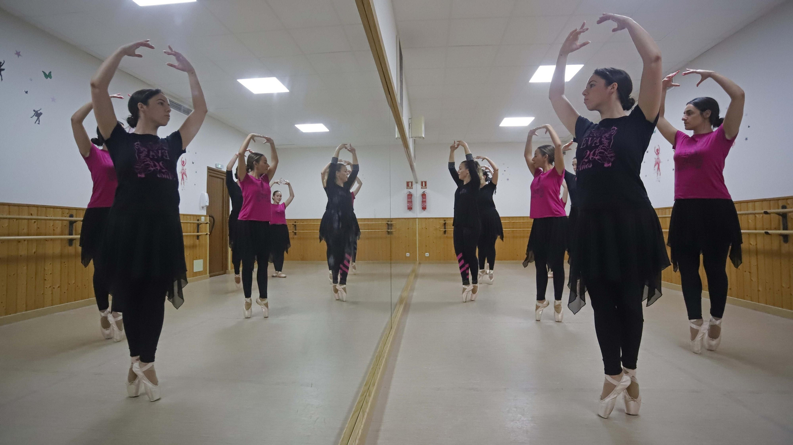 Fotos de la Academia de Baile Eva en La Línea
