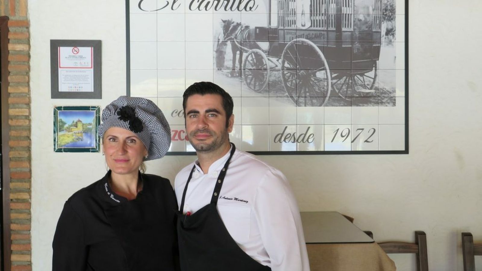 El cocinero junto a su madre