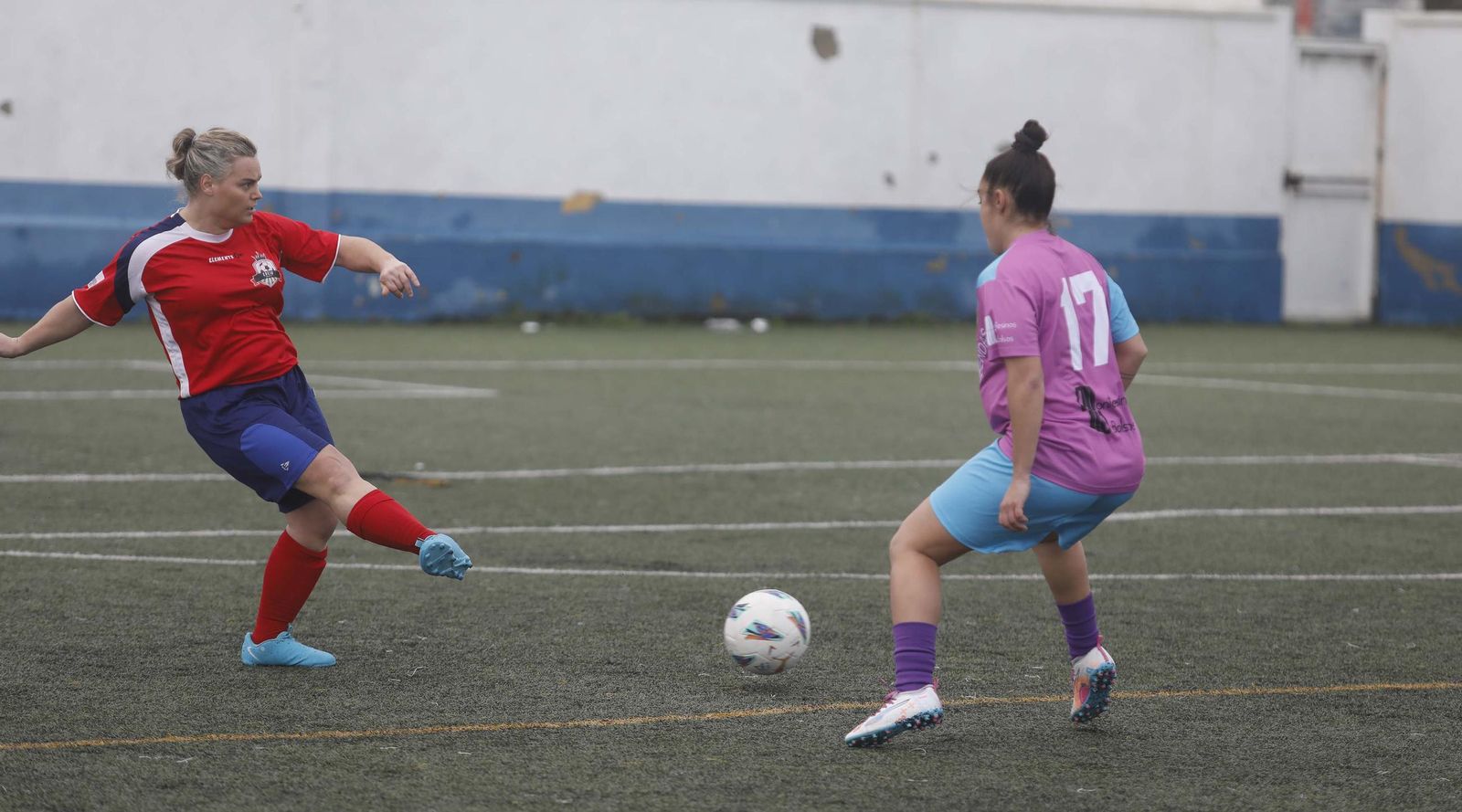 Las fotos de la primera jornada de la Liga Nacional de fútbol para veteranas, en La Línea