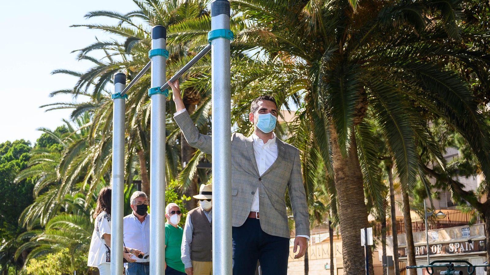 El alcalde ha visitado las instalaciones de calistenia del parque Nicolás Salmerón